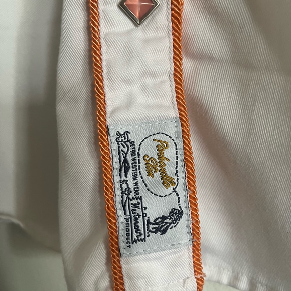 Wrangler White Sleeveless Floral Embroidered Shirt - Picture 2 of 3